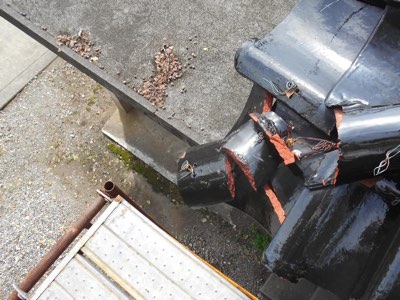 強風飛来物による隅巴・追掛瓦破損二次被害（拡大）