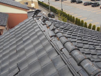 強風による棟部のし瓦捲れ上がり・落下被害