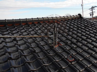 強風によるアンテナ倒壊・平瓦破損二次被害