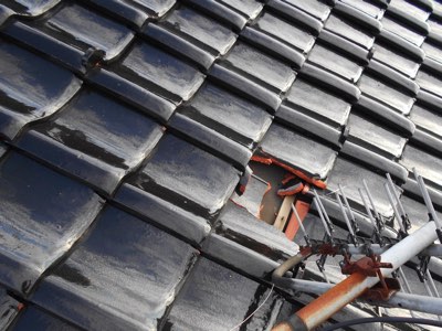 強風によるアンテナ倒壊・平瓦破損二次被害（拡大）