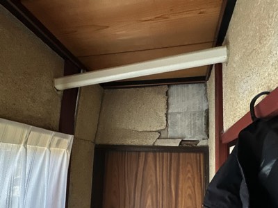 震度５強地震による内壁損傷・落下被害