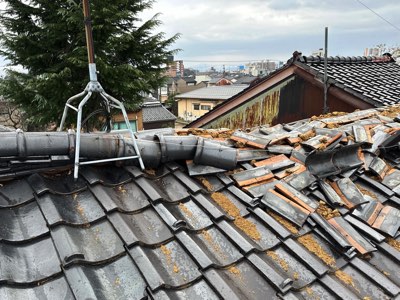 震度５強地震による棟部崩壊被害