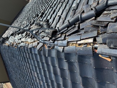 震度５強地震による棟部崩落・損壊被害