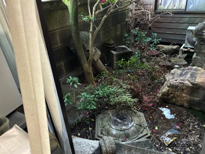 地震による庭灯篭倒壊被害