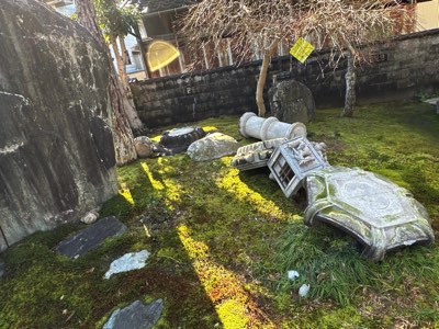 震度５強地震による庭灯篭倒壊被害