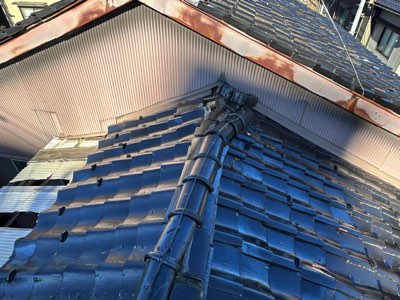 震度５強地震による棟鬼瓦倒れ・棟瓦落下被害